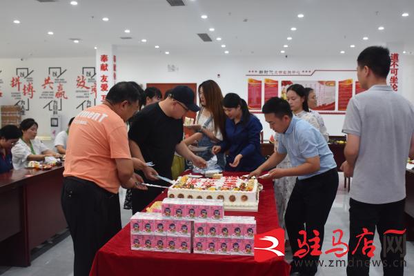 集体生日会 温情暖人心——河南麦佳食品有限公司举办职工集体生日活动(图2)